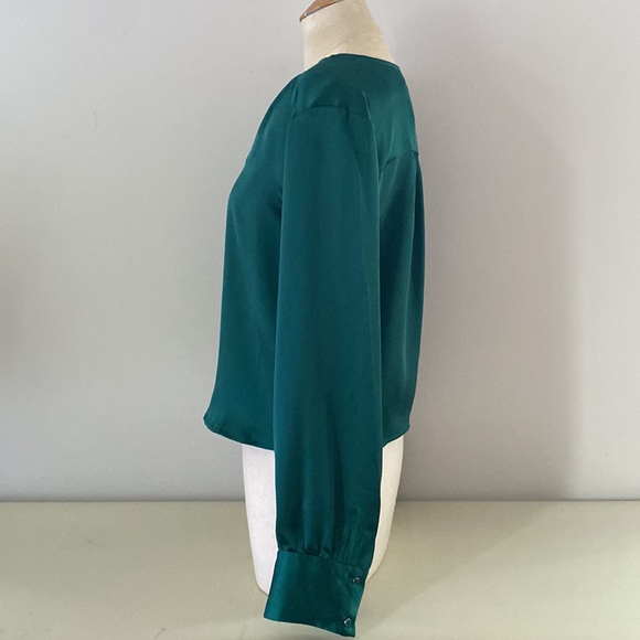 Rachel Zoe long sleeved green satin blouse with v neck. Blouson sleeves. Med💚💚 - Picture 3 of 17